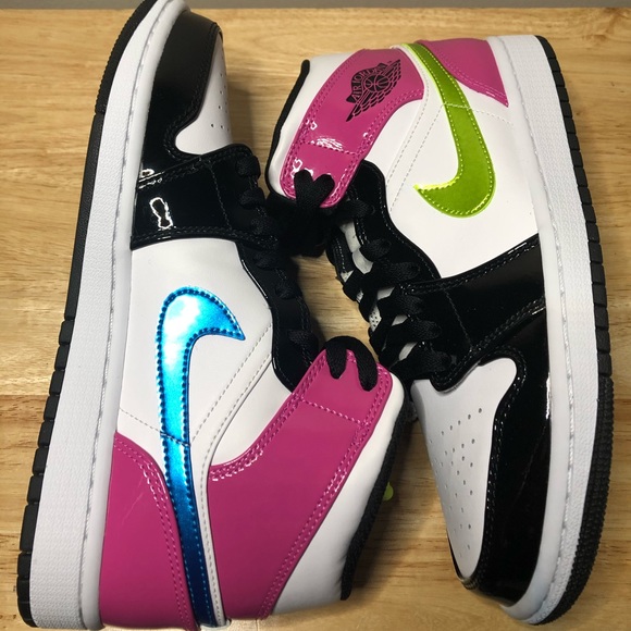 ‼️SOLD‼️NIKE AIR JORDAN 1 MID SE SNEAKERS - Picture 3 of 8